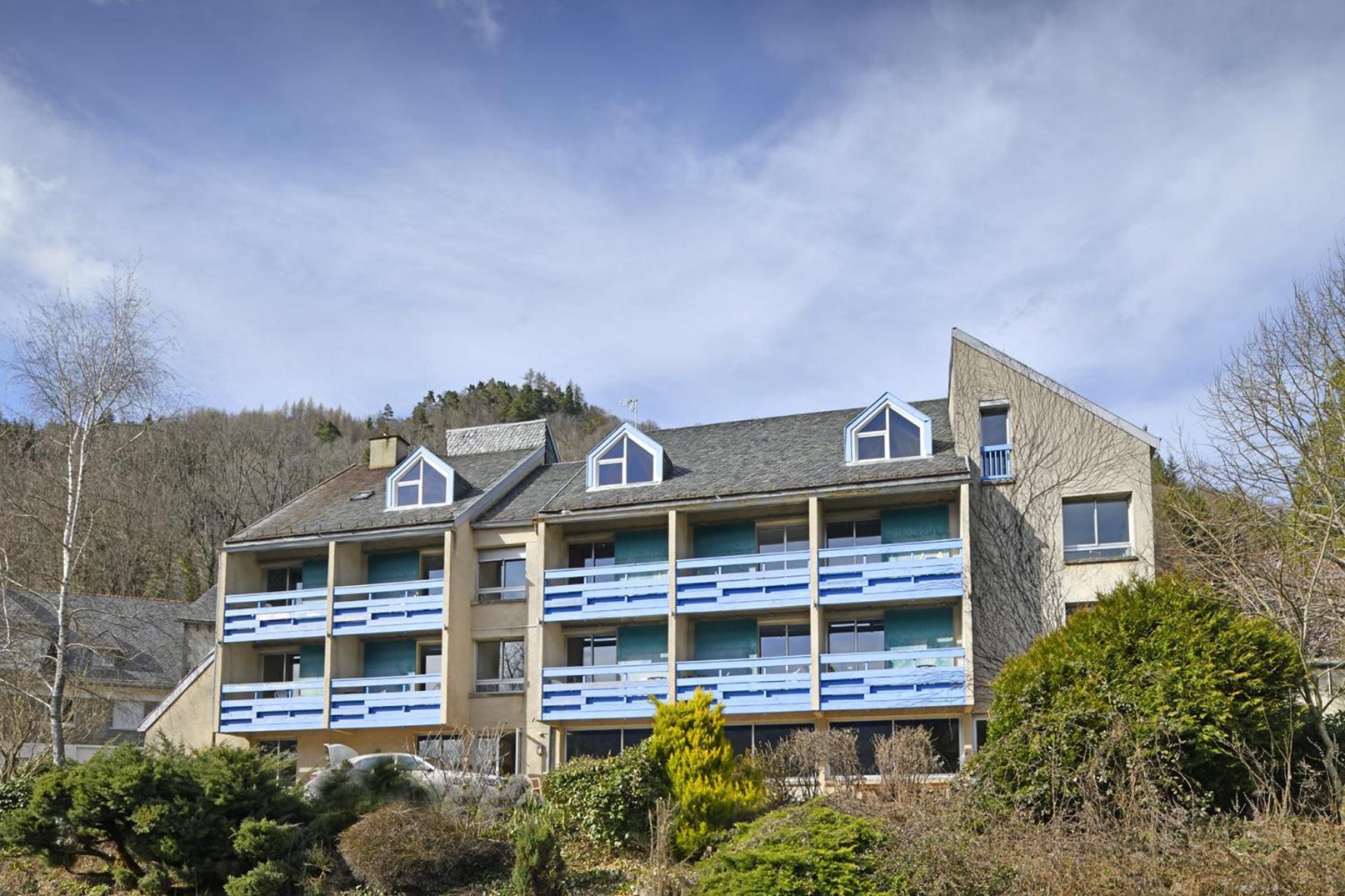 Le Castel Du Cantal Groupe Village Fani Thiézac Exterior foto